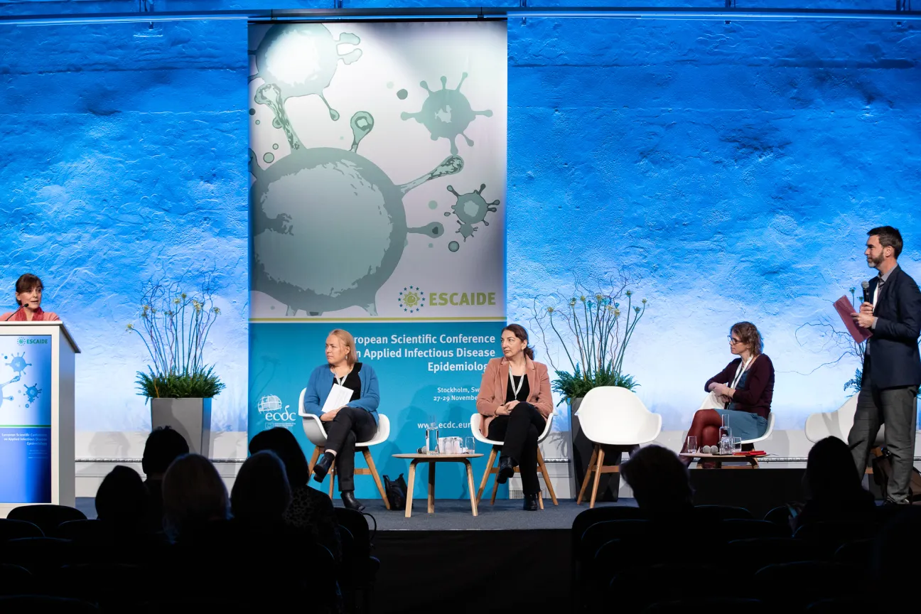 Picture of plenary at ESCAIDE