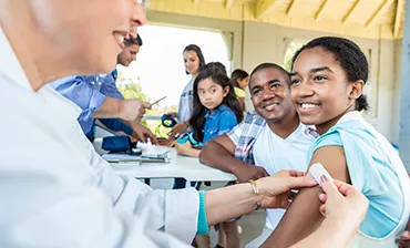Girl being vaccinated. © Istock
