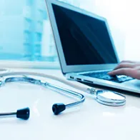 Doctor with laptop. © Istock