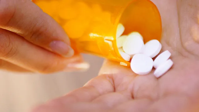 Pills in hand. © Istock