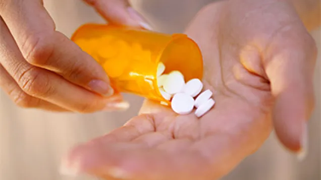 Pills in hand. © Istock