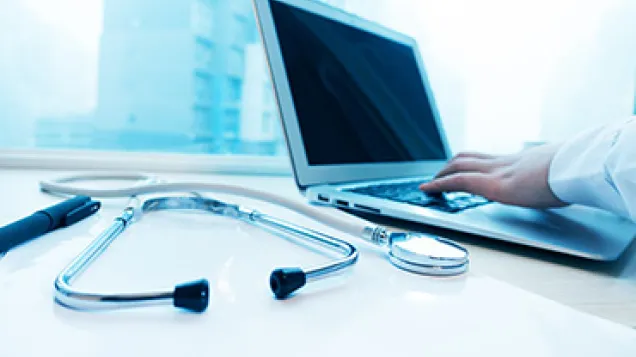 Doctor with laptop. © Istock