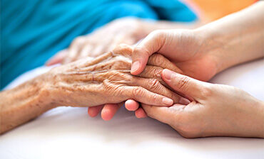 Elderly hands. © Istock